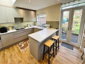 Kitchen Diner- click for photo gallery